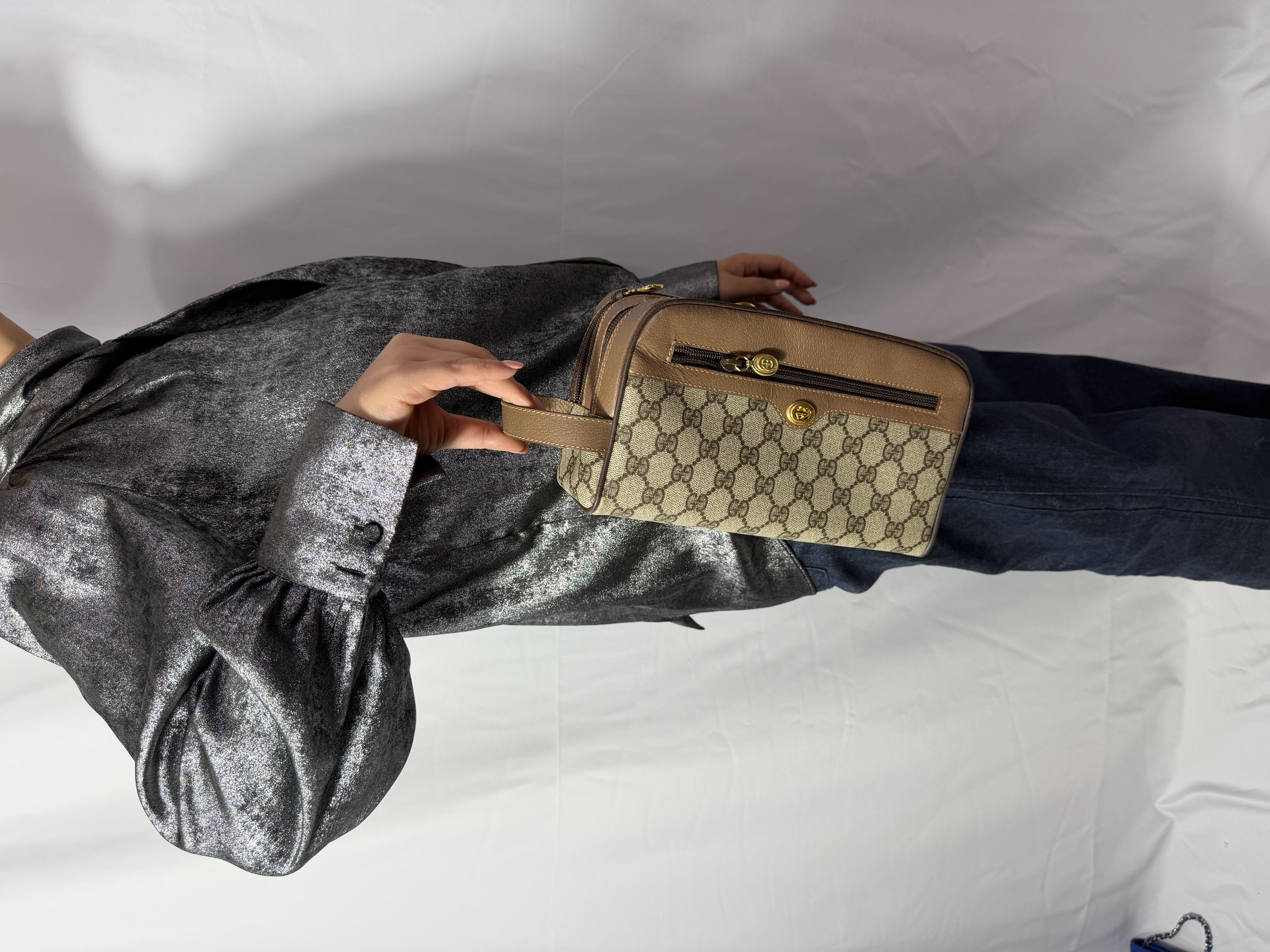 Gucci GG Supreme Clutch Bag 014.58.6086 thumbnail
